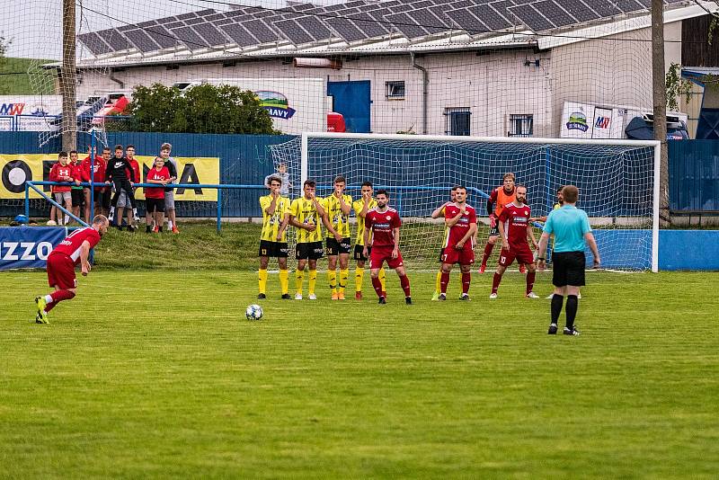 Klatovy hostí v sobotu od 14.30 ve šlágru 14. divizního kola vedoucí Přeštice.