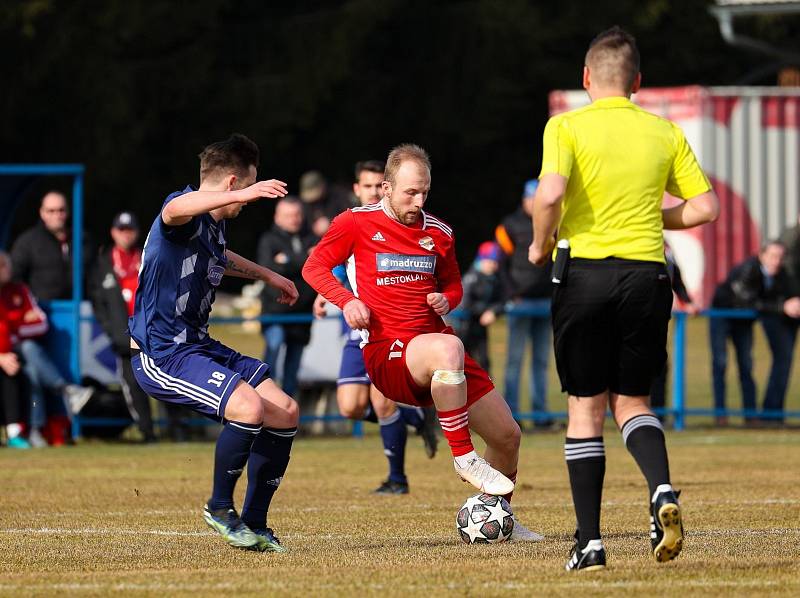 17. kolo FORTUNA divize A: Slavoj Mýto vs. Klatovy 3:1, Petřín Plzeň vs. SENCO Doubravka 0:3, FC Rokycany - ROBSTAV Přeštice 2:3.