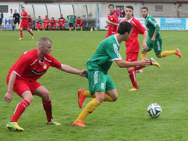 V předehrávaném 4. kole divize podlehly doma Klatovy Karlovým Varům 1:4