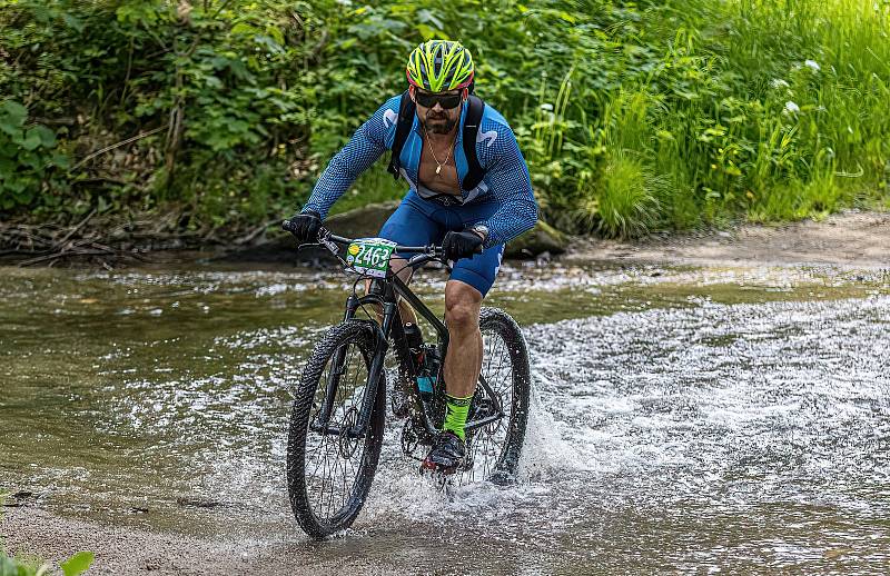 Author Král Šumavy MTB 2022 - přejezd brodu v Nemilkově.