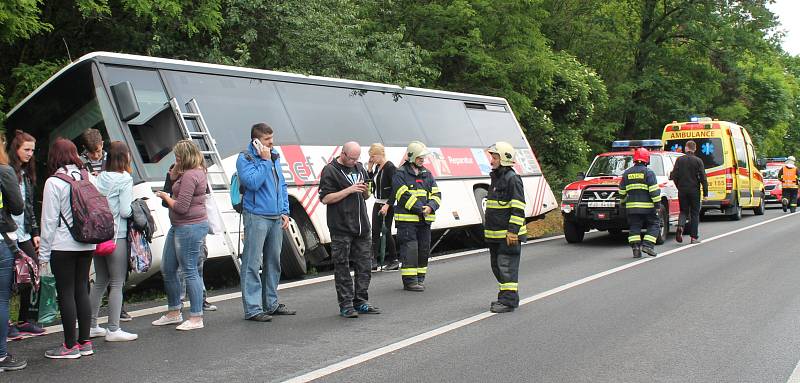 Nehoda autobusu u Kokšína.