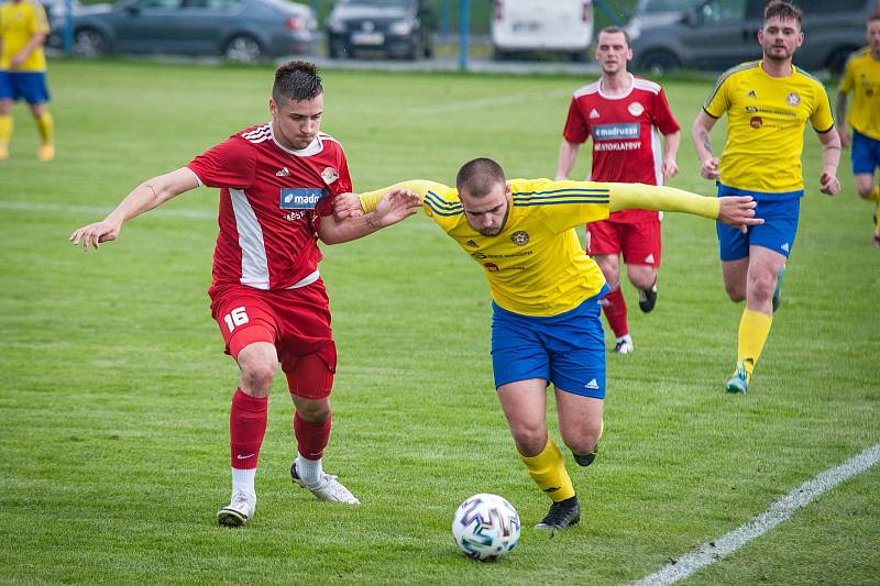 Doubravka (ve žlutém) zvítězila 1:0.