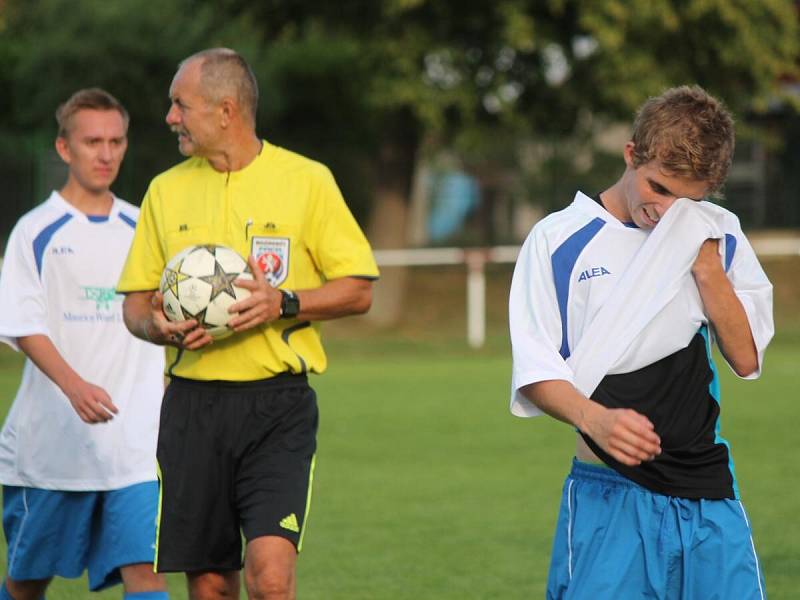 Fotbalová příprava: Mochtín (v bílém) - Postřekov 3:1.