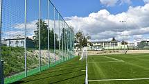 Nové fotbalové hřiště s umělou trávou v Klatovech. Zasloužil se o  o něj zejména předseda SK Klatovy 1898 Jindřich Sojka.