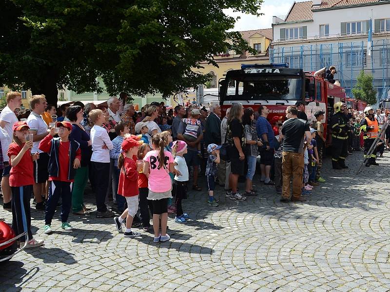 Hasiči v Sušici oslavili 140 let, cvičně přitom zapálili radnici