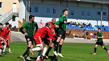 11. kolo divize: Petřín Plzeň (červení) - FC Rokycany 4:0.