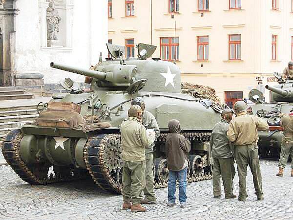 Historická vojenská technika na klatovském náměstí