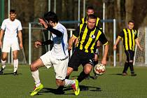 Fotbalisté TJ Sokol Hradešice (na archivním snímku hráči ve žluto-černých dresech) porazili na domácím hřišti béčko Sušice 4:1.
