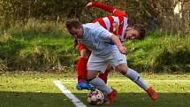 10. kolo okresního přeboru: TJ Sušice B (na snímku fotbalisté v bílých dresech) - FC Švihov 2:2 (1:1).