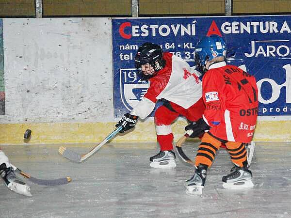 Hokejoví druháci i prvňáci rozstříleli Ostrov.