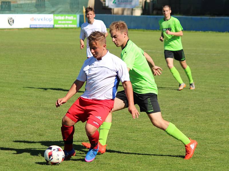 Krajský přebor staršího dorostu 2016/2017: Klatovy (bílé dresy) - Vejprnice 1:4.