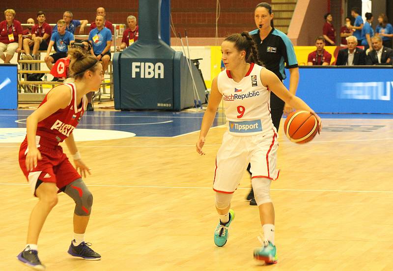 ME U20 v basketbalu: Česko (v bílém) vs. Rusko