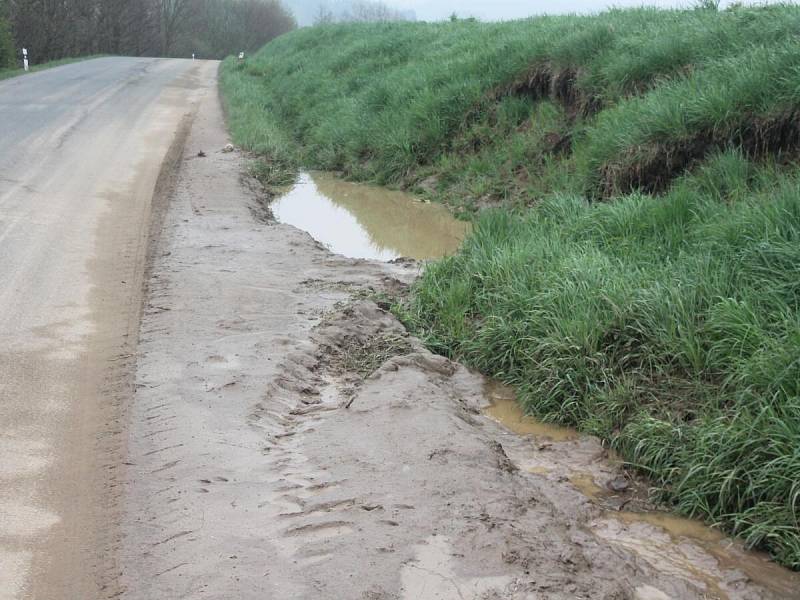 Následky sobotní bouřky na Měčínsku a jejich odstraňování