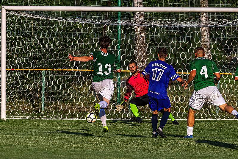 Baráž o I. A třídu, odveta: FK Svéradice (zelení) - TJ Sokol Malesice 1:2 (1:0).