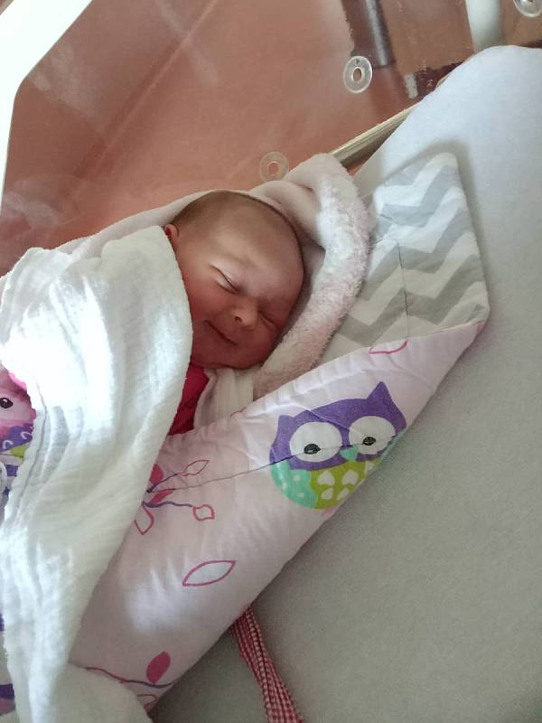 Izabelka Kováříková z Bližanov přišla na svět v klatovské porodnici 9. června v 11:17 hodin. Prvorozené miminko rodičů Veroniky a Petra při narození vážilo 3030 g a měřilo 47 cm.