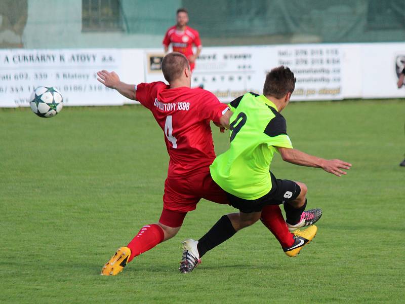 V úvodním duelu sezony 2017/2018 remizovali fotbalisté Klatov (červené dresy) v divizi se Sedlčany 0:0. V penaltách se radovali hosté ze Sedlčan.