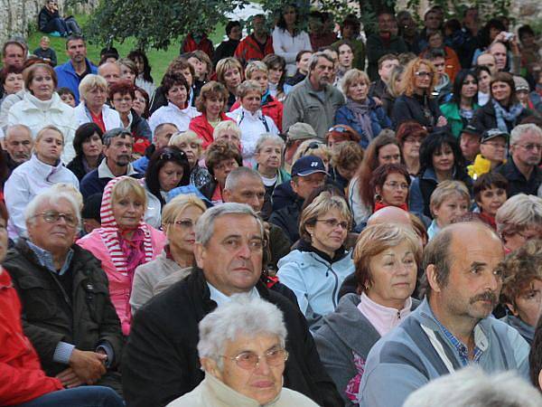 Koncert pěti hvězd pro Jana Nepomuckého na hradě Rabí