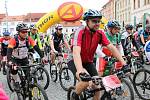 Na trasu 70 km cyklomaratonu Author Král Šumavy 2015 odstartovali v Klatovech bikeři 30. května v 9 hodin.