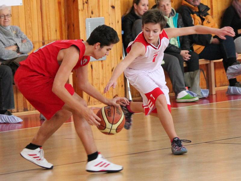 Liga mladších žáků U14: Klatovy (bílé dresy) - České Budějovice 142:28