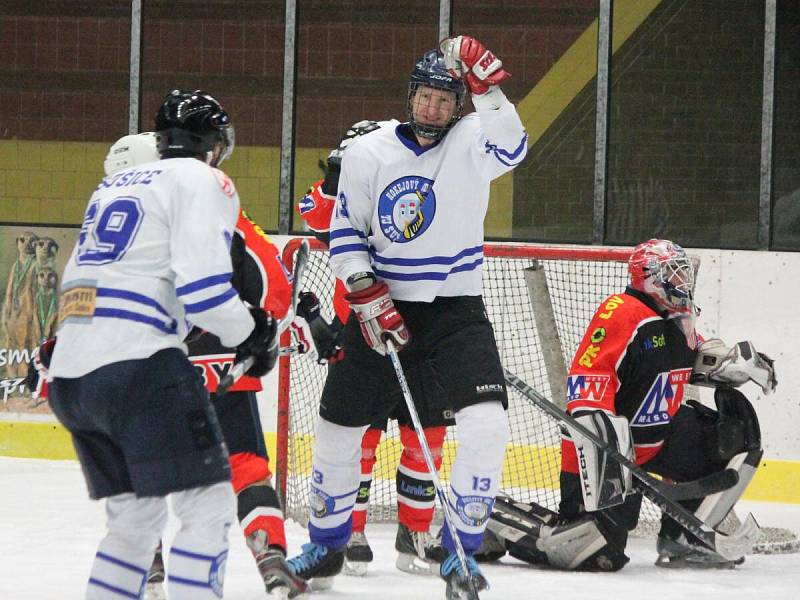 Okresní přebor Strakonicka: TJ Start Luby (černooranžové dresy) - TJ Sušice 2:6