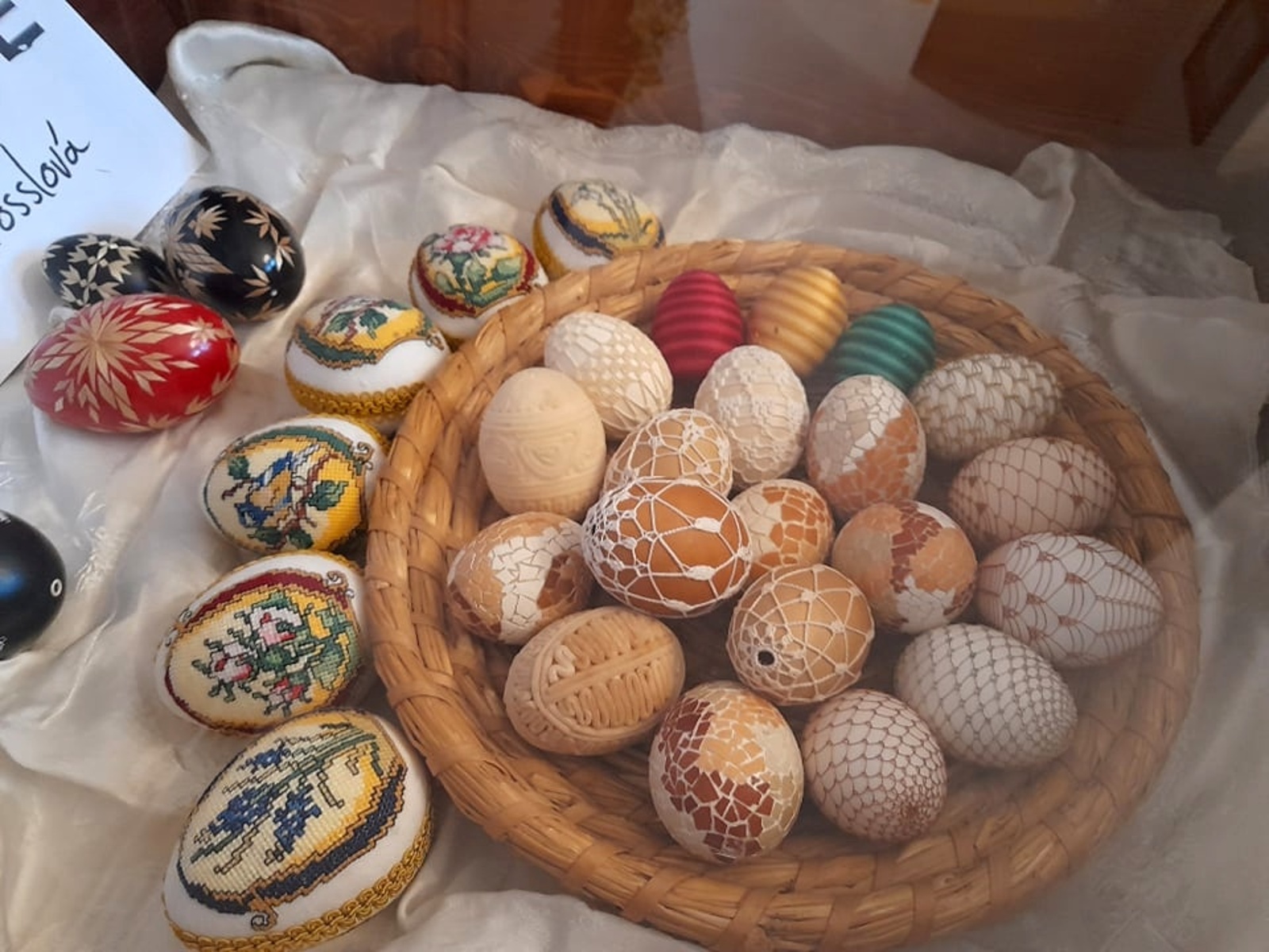 Téměř osm set vajec bylo použito na velikonoční výzdobu zámku v Chudenicích  - Klatovský deník