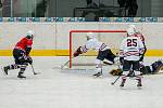 1. kolo druhé hokejové ligy, západní konference: Piráti Chomutov - SHC Klatovy (na snímku hokejisté v bílých dresech) 6:2