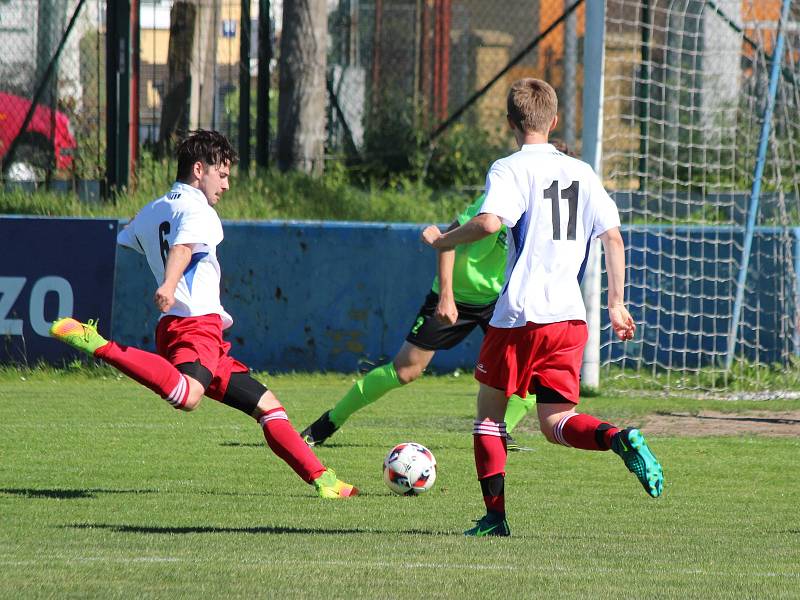 Krajský přebor staršího dorostu 2016/2017: Klatovy (bílé dresy) - Vejprnice 1:4.