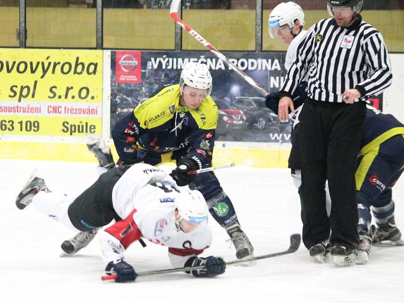 2. liga 2016/2017: SHC Klatovy (bílé dresy) - HC BAK Trutnov 3:2