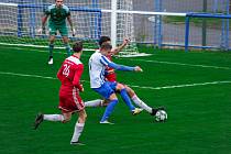 Na podzim fotbalisté FK Okula Nýrsko (modrobílé dresy) béčko Petřína (červení) porazili 1:0, ale v páteční odvetě na jeho hřišti prohráli jasně 0:3.