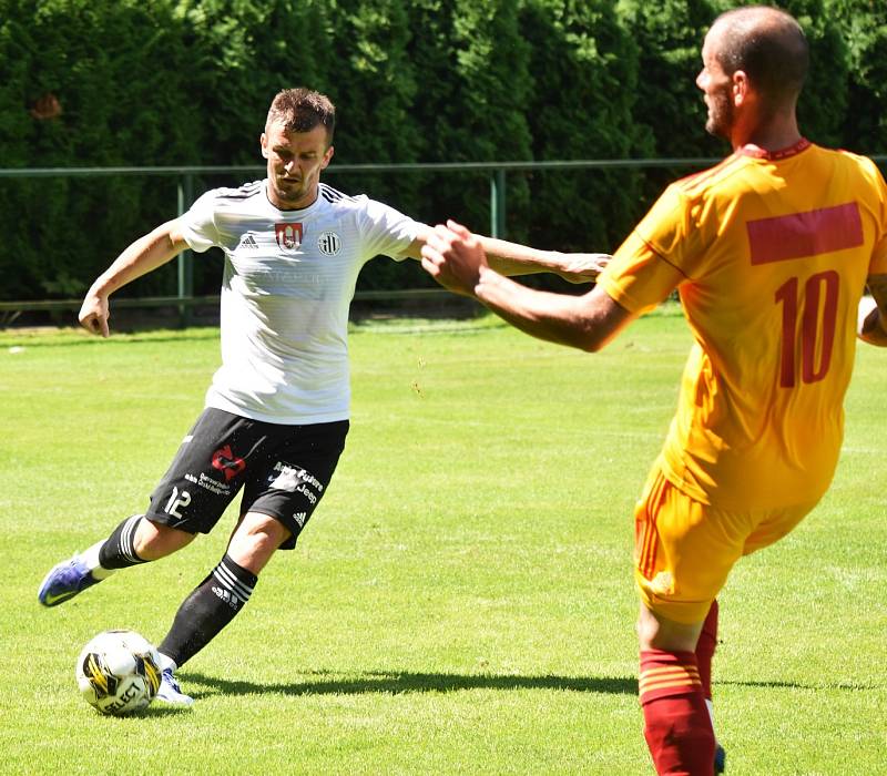 SK Dynamo České Budějovice (bílí) - FK Dukla Praha 3:1.