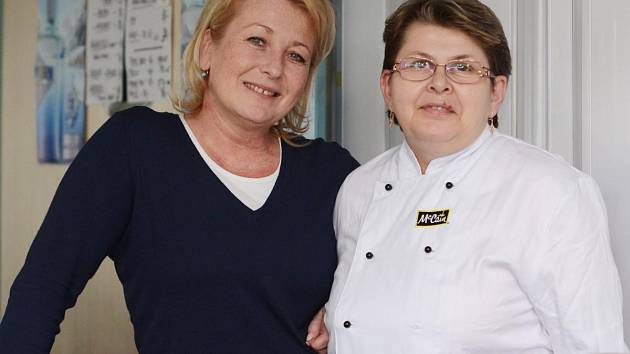 Provozovatelka hotelu Rozvoj Marcela Barborková a šéfkuchařka hotelu Dana Tyrpeklová (vpravo).