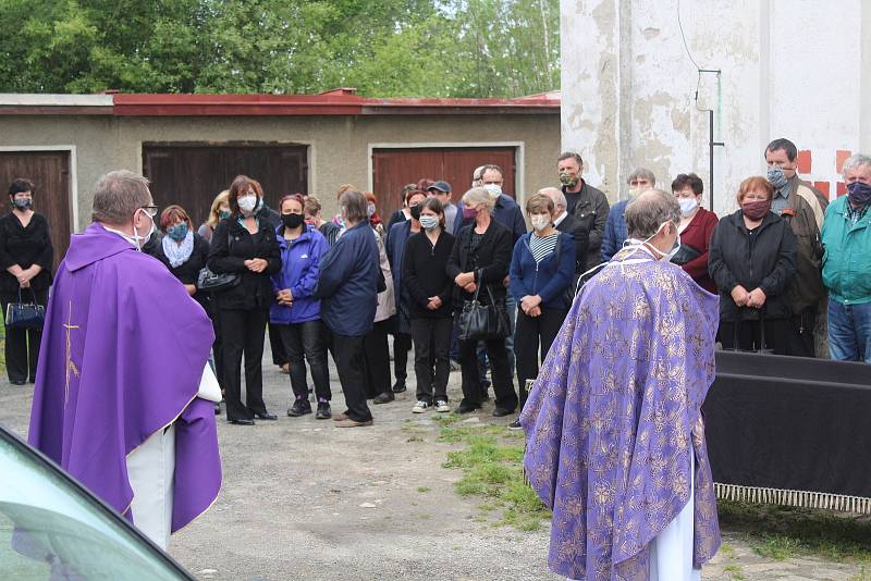 Pohřeb Marie Paluskové v Plánici.