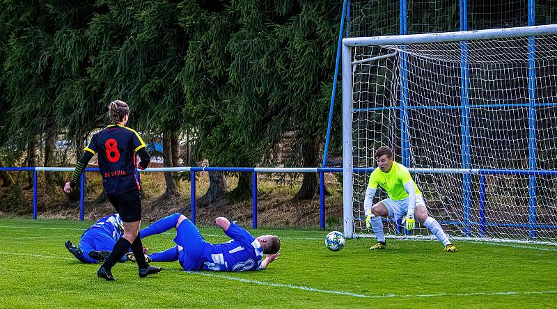 Fotbalisté FK Okula Nýrsko (na archivním snímku hráči v modrobílých dresech) skončili v letošní sezoně krajského přeboru na druhém místě.