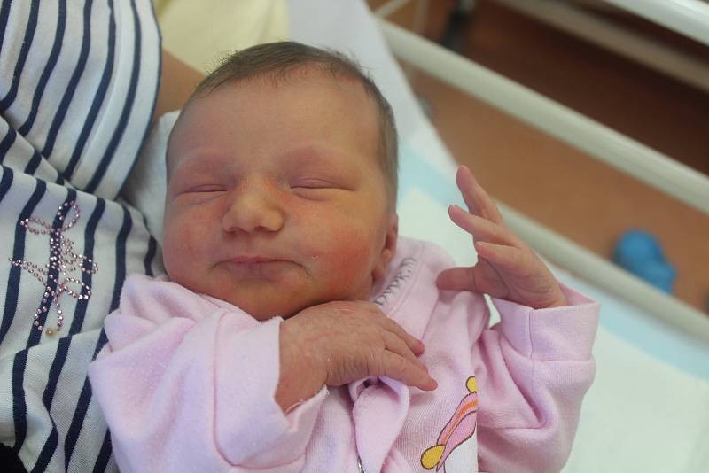 Alice Čaňová z Velkých Hydčic (3290 g, 49 cm) se narodila 14. srpna v 13.40 hodin v klatovské porodnici. Rodiče Šárka a Lumír věděli, že překvapí Kryštofa (4) sestřičkou.