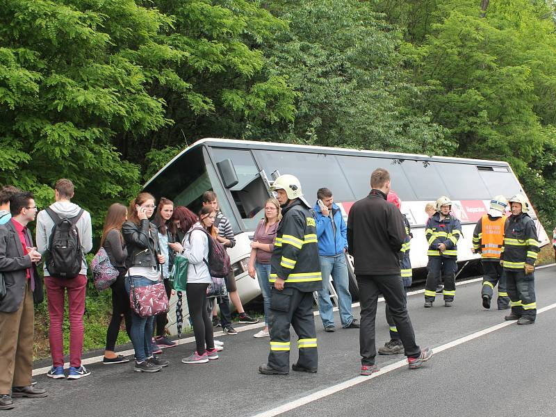 Nehoda autobusu u Kokšína.