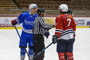 16. kolo západní konference 2. ligy: SHC Klatovy (na snímku hokejisté v červených dresech) - HC Benátky nad Jizerou 3:4.