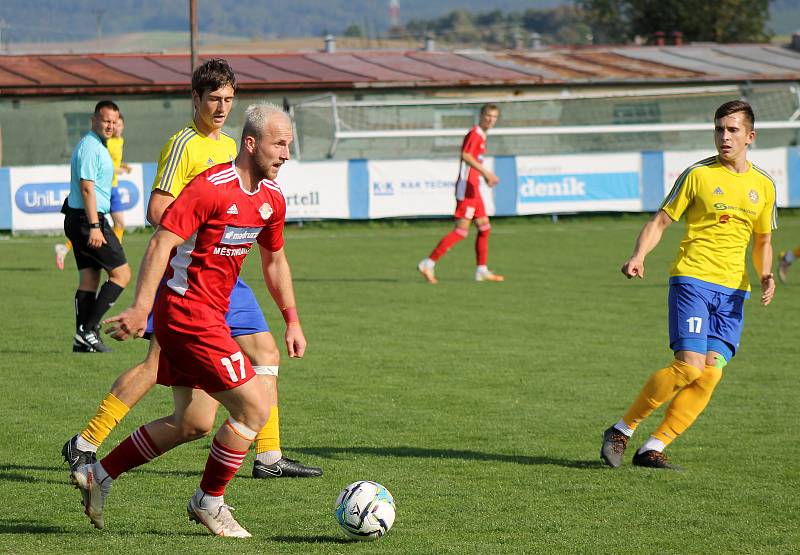 Zatímco na podzim fotbalisté SK Klatovy 1898 (červení) soupeře z plzeňské Doubravky (hráči ve žlutém) porazili 2:1, v sobotní odvetě hrané v rámci 25. kola divize A padli 2:4.