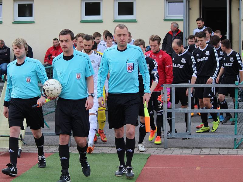 Zápas Fortuna divize skupiny A TJ Sušice (bílí) vs. MFK Dobříš. Výsledek 1:3.