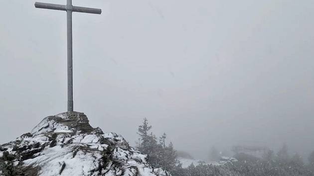 Na hřebeny Šumavy se vrátila zima, sníh hlásí Javor, Boubín i Blatný vrch -  Písecký deník