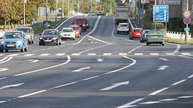 Nové značení na Plzeňské ulici v Klatovech.