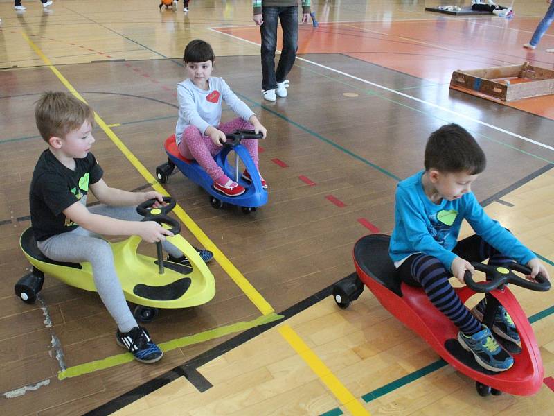 Zimní olympiáda mateřské školy v Klatovech.