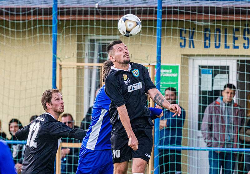 Fotbalisté TJ Měcholupy (na archivním snímku hráči v černých dresech ze zápasu letošní sezony proti SK Bolešiny) deklasovali Štěnovice 8:0.