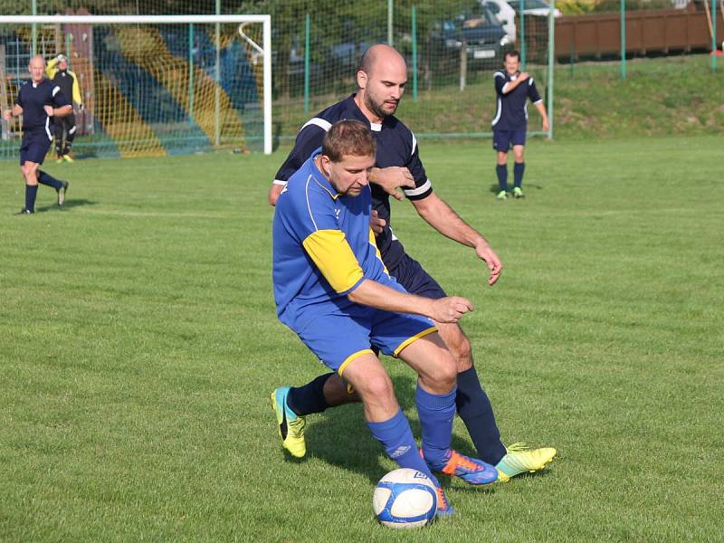 IV. třída 2016/2017: Ježovy (modrožluté dresy) - Křenice 6:1