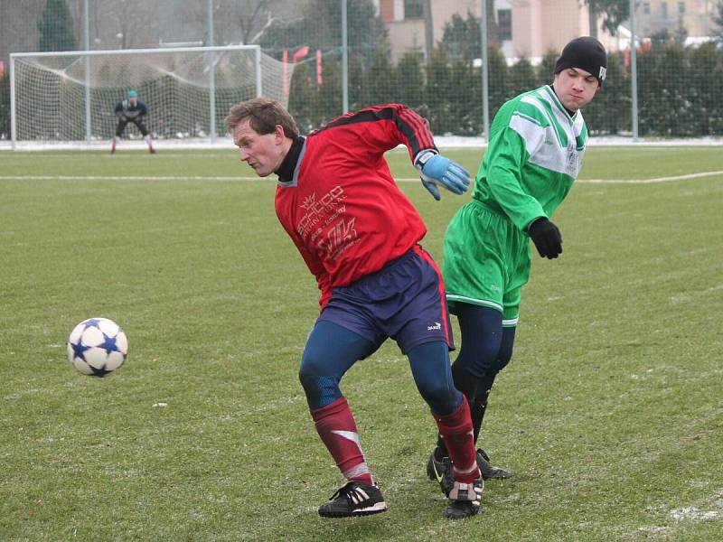 Zimní turnaj v Sušici: Mochtín (v červeném) - Strážov 3:0.