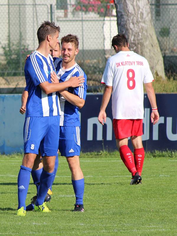 První kolo fotbalového Mol Cupu SK Klatovy 1898 (bíločervení) - TJ Jiskra Domažlice.