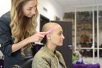 Salon Dlouhovlaska.cz pomáhá dívkám a ženám, které kvůli onkologickému či jinému onemocnění přišly o vlasy.