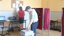 V pátek byla ve volební místnosti v Janovicích nad Úhlavou velmi malá účast, sobota nebyla ani jinde lepší.