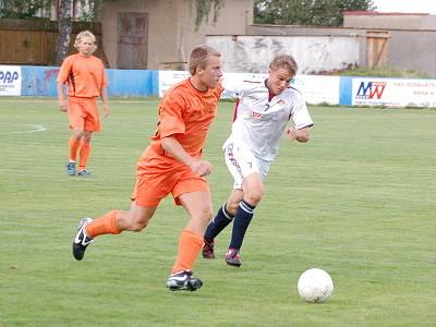 Divizní fotbalisté Klatov v generálce na sobotní premiéru nového soutěžního ročníku 2008/2009 porazili v úterý v podvečer na domácím hřišti na Rozvoji nováčka krajského přeboru mužů z Kolovče 3:2. 