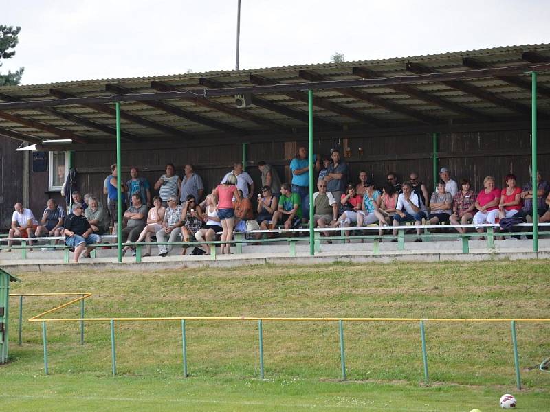 Oslavy 60. výročí založení FK Svéradice. Zápas starších přípravek Svéradice - Chanovice.