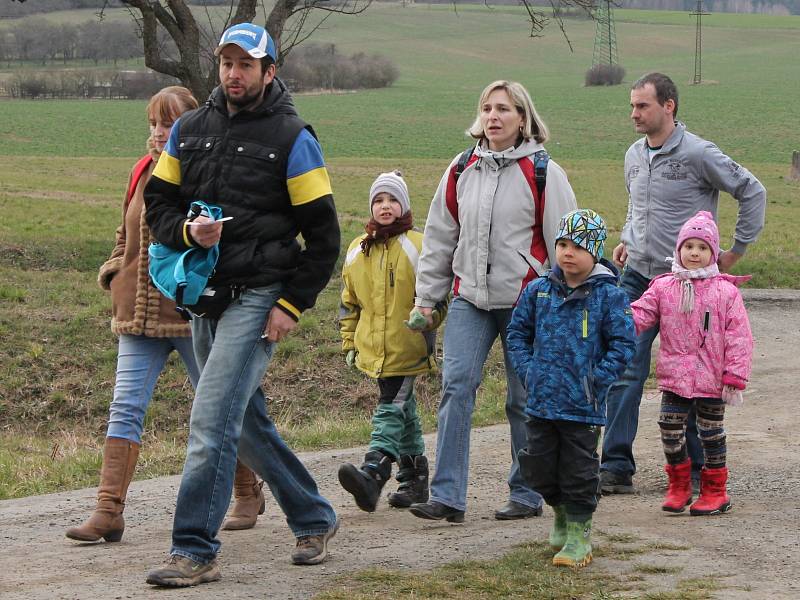 Děti ze Švihova hledaly velikonočního zajíčka 2016